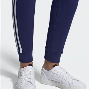 Like new & BOX ADIDAS SLEEK, 7.5 US; 39.5 Euro